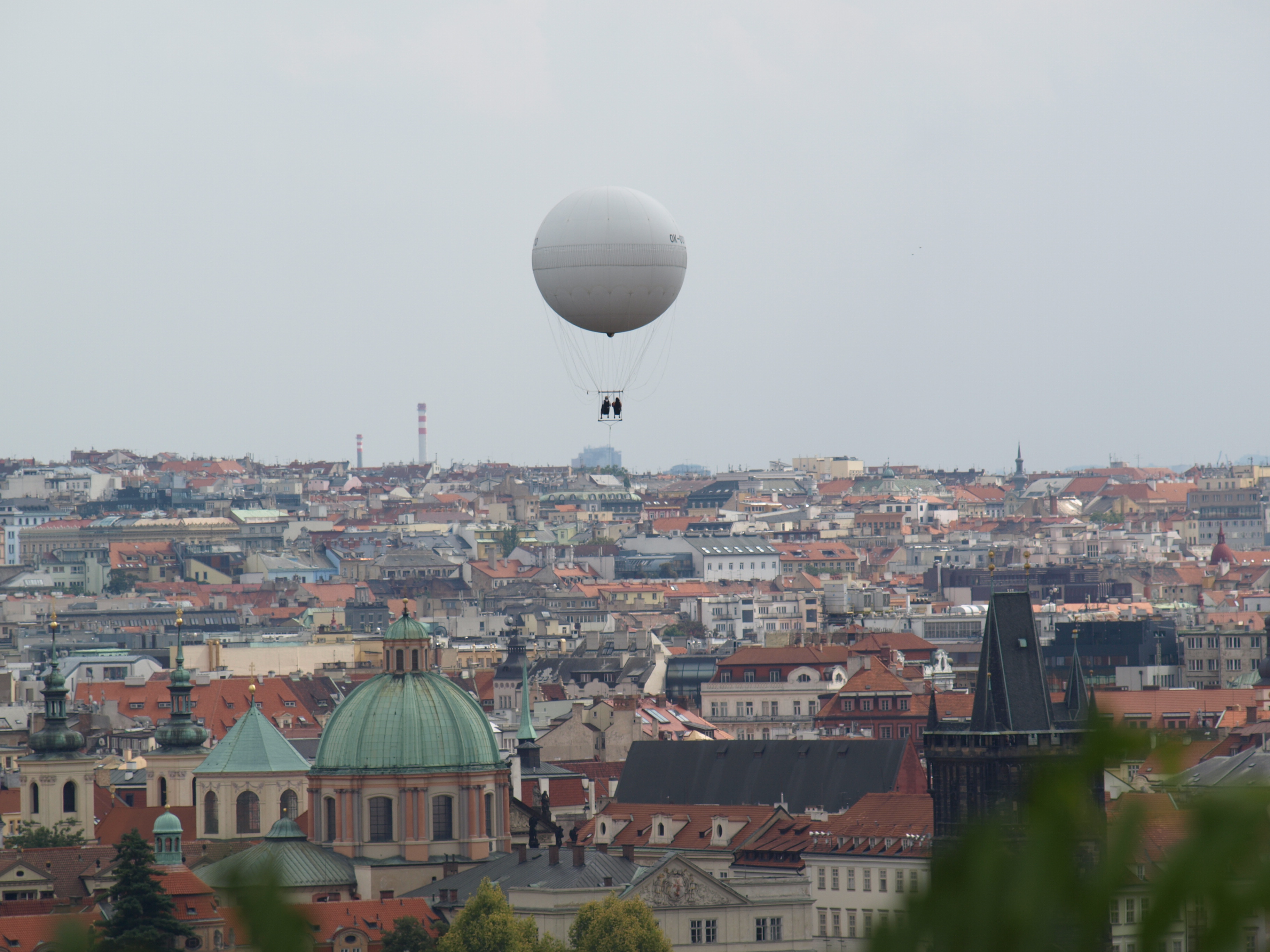 Balón nad Prahou